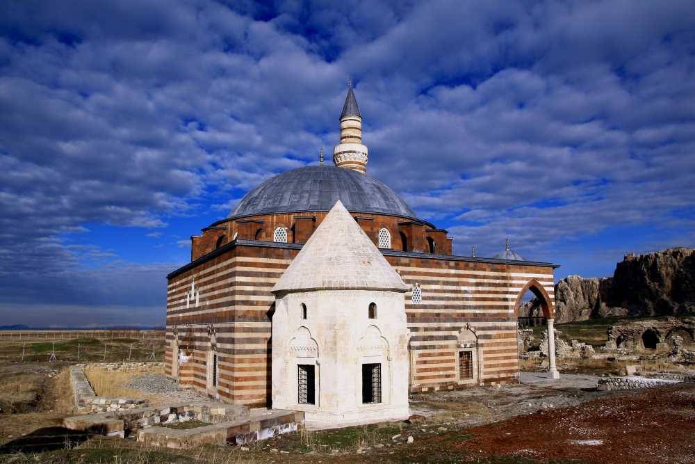 Van'ın Tarihi Eğitim Yuvası: Hüsrev Paşa Medresesi 1