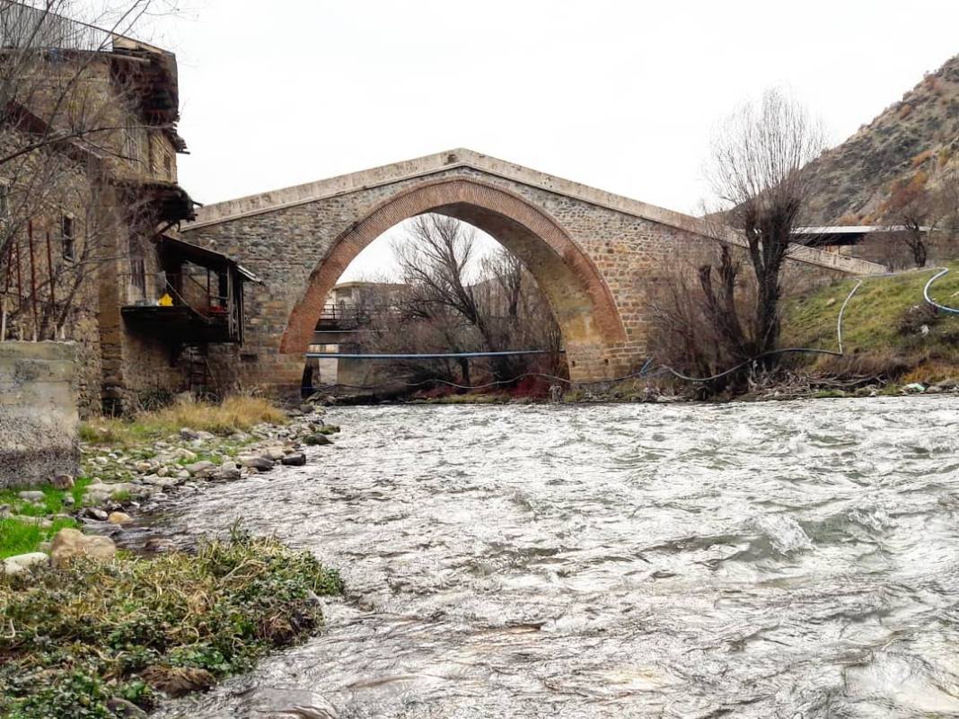 Kırmızı Köprü Zamana Direniyor 1