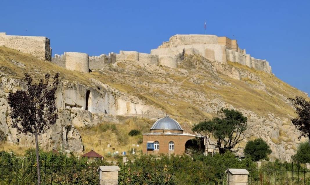 Van'daki Tarihi Ziyaret Noktası: Abdurrahman Baba Kümbeti 3