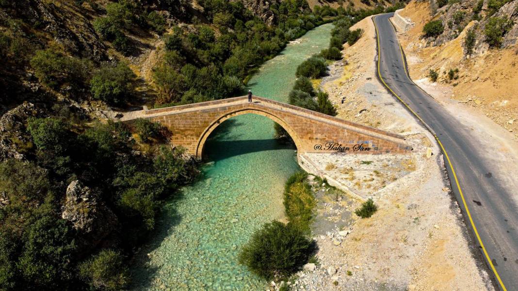 Van'ın Tarihi Çatak Köprüsü Gizemini Koruyor 6