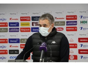 Ersun Yanal: "Oyuncularımızın defansif disiplinleri her geçen gün daha iyi oluyor"