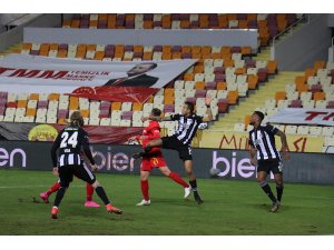 Süper Lig: Yeni Malatyaspor: 0 - Beşiktaş: 0 (İlk yarı)