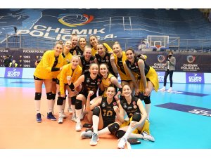 VakıfBank, üst üste 9. yarı final için sahada