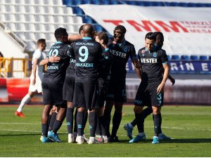 Süper Lig: Kasımpaşa: 1 - Trabzonspor: 1 (İlk yarı)