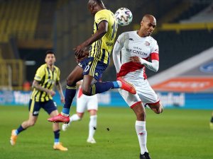 Süper Lig: Fenerbahçe: 0 - FTA Antalyaspor: 1 (İlk yarı)