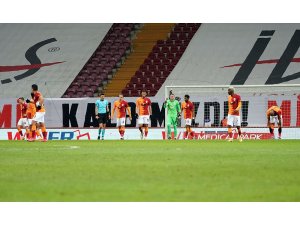 Süper Lig: Galatasaray: 1 - DG Sivasspor: 2 (İlk yarı)