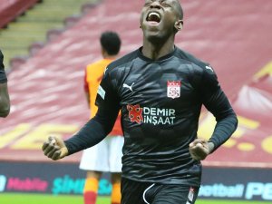 Sivasspor’da Max Gradel kırmızı kart gördü!