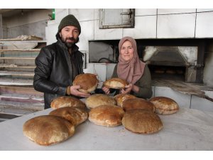 Babasının 40 yıllık işini bıraktı, annesiyle ekmek fırını açtı