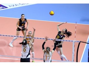 Kadınlar AXA Kupa Voley’de ilk finalist VakıfBank oldu