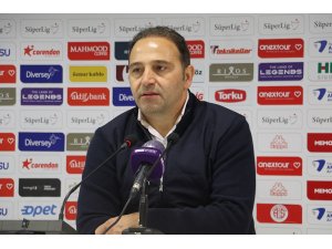 Fuat Çapa: "Antalyaspor karşısında bu kadar pozisyon bulan tek takımız"