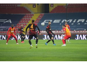 Süper Lig: Kayserispor: 0 - Galatasaray: 1 (İlk yarı)