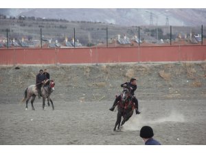 Erzincan’da atlı cirit heyecanı başladı