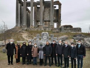 Bakan Kasapoğlu Aizanoi Antik Kenti’ni ziyaret etti