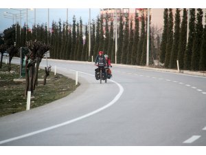 İngiltere’den dünya turuna çıkan bisiklet tutkunu çift, pedal çevirerek ülke ülke geziyor