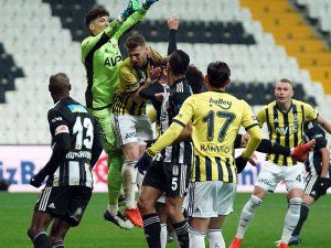 Süper Lig: Beşiktaş: 0 - Fenerbahçe: 0 (İlk yarı)