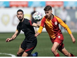 Galatasaray, U19 takımıyla antrenman maçı yaptı