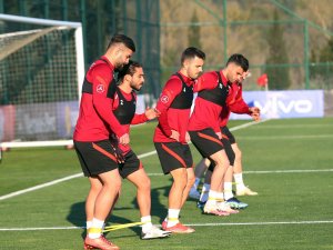 A Milli Futbol Takımı, Letonya maçı hazırlıklarına başladı