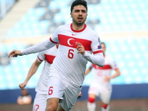 Ozan Tufan: "İngiltere Premier Lig’de oynamak istiyorum"