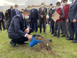 Bakan Selçuk: "Bu bir rekor, Türkiye’de hiç bu kadar fidan almamıştım"