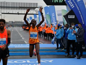 İstanbul Yarı Maratonu’nda Kenyalı atlet Ruth Chepngetich, Dünya Rekoru kırarak şampiyon oldu