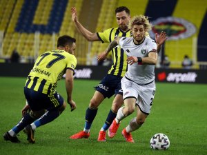 Fenerbahçe sahasında karşılaştığı Denizlispor’u 1-0 mağlup etti