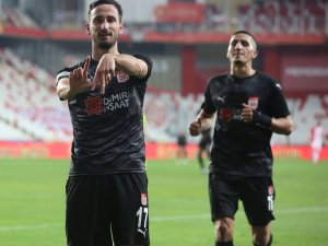 Sivasspor’da Erdoğan Yeşilyurt, gol sayısını 3 yaptı