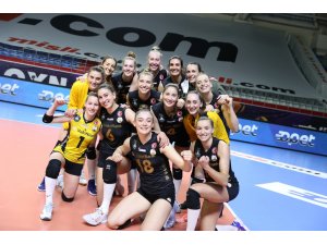 VakıfBank final serisinde 1-0 öne geçti