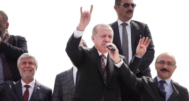 Erdoğan'dan Bozkurt işareti