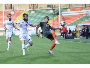 Süper Lig: Aytemiz Alanyaspor: 0 - Denizlispor: 1 (İlk yarı)