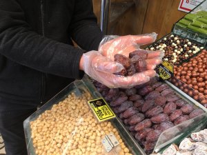 Eminönü’nde en pahalı hurmanın tanesi 5 TL