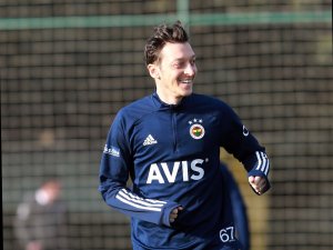 Mesut Özil ve Nazım Sangare takımla çalıştı