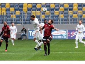 Süper Lig: Gençlerbirliği: 2 - Sivasspor: 0 (İlk yarı)