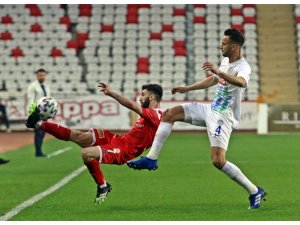 Süper Lig: FT Antalyaspor: 1 - Çaykur Rizespor: 2 (İlk yarı)