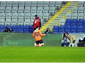 Süper Lig: Medipol Başakşehir: 1 - Fenerbahçe: 1 (İlk yarı)