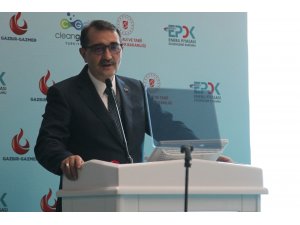 Bakan Dönmez: “İlk üç aydaki kurulu gücümüzün yüzde 97,9’u yenilenebilir enerjiden”