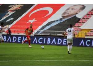 Süper Lig: Hes Kablo Kayserispor: 1 - Gençlerbirliği: 0 (İlk yarı)