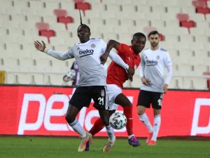 Süper Lig: D.G. Sivasspor: 0 - Beşiktaş: 0 (İlk yarı)