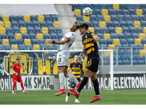 Süper Lig: MKE Ankaragücü: 1 - Y. Denizlispor: 1 (İlk yarı)