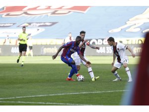 Süper Lig: Trabzonspor: 1 - Fatih Karagümrük: 0 (İlk yarı)