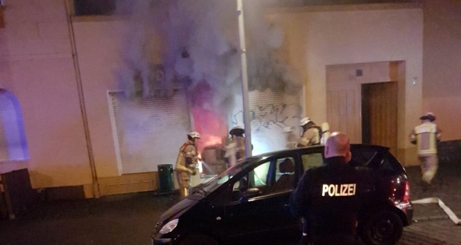 Almanya'da camiye saldırılar devam ediyor