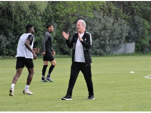 Mustafa Denizli: "Buraya laf olsun diye gelmedim"