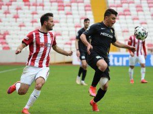 Süper Lig: D.G. Sivasspor: 0 - H.Y. Malatyaspor: 0 (İlk yarı)