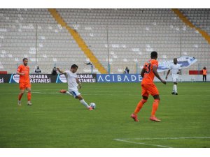 Süper Lig: BB Erzurumspor: 1 - Medipol Başakşehir: 0 (İlk yarı)