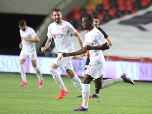 Sivasspor, Gradel ile masaya oturacak!