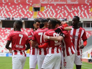 Sivasspor düşme hattından çıktı, Avrupa potasına girdi