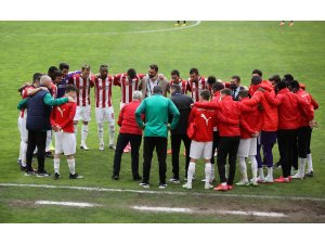 Sivasspor, zorlu Başakşehir maçına 4 eksikle çıkacak