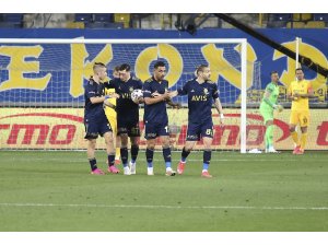 Süper Lig: MKE Ankaragücü: 1 - Fenerbahçe: 1 (İlk yarı)