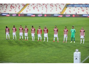 Sivasspor’da ceza sınırındaki futbolcular kart görmedi