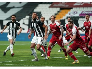 Süper Lig: Beşiktaş: 0 - Fatih Karagümrük: 1 (İlk yarı)