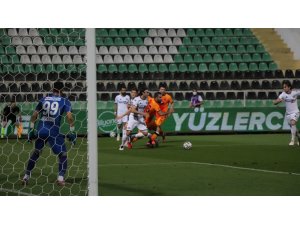 Süper Lig: Denizlispor: 0 - Galatasaray: 2 (İlk yarı)